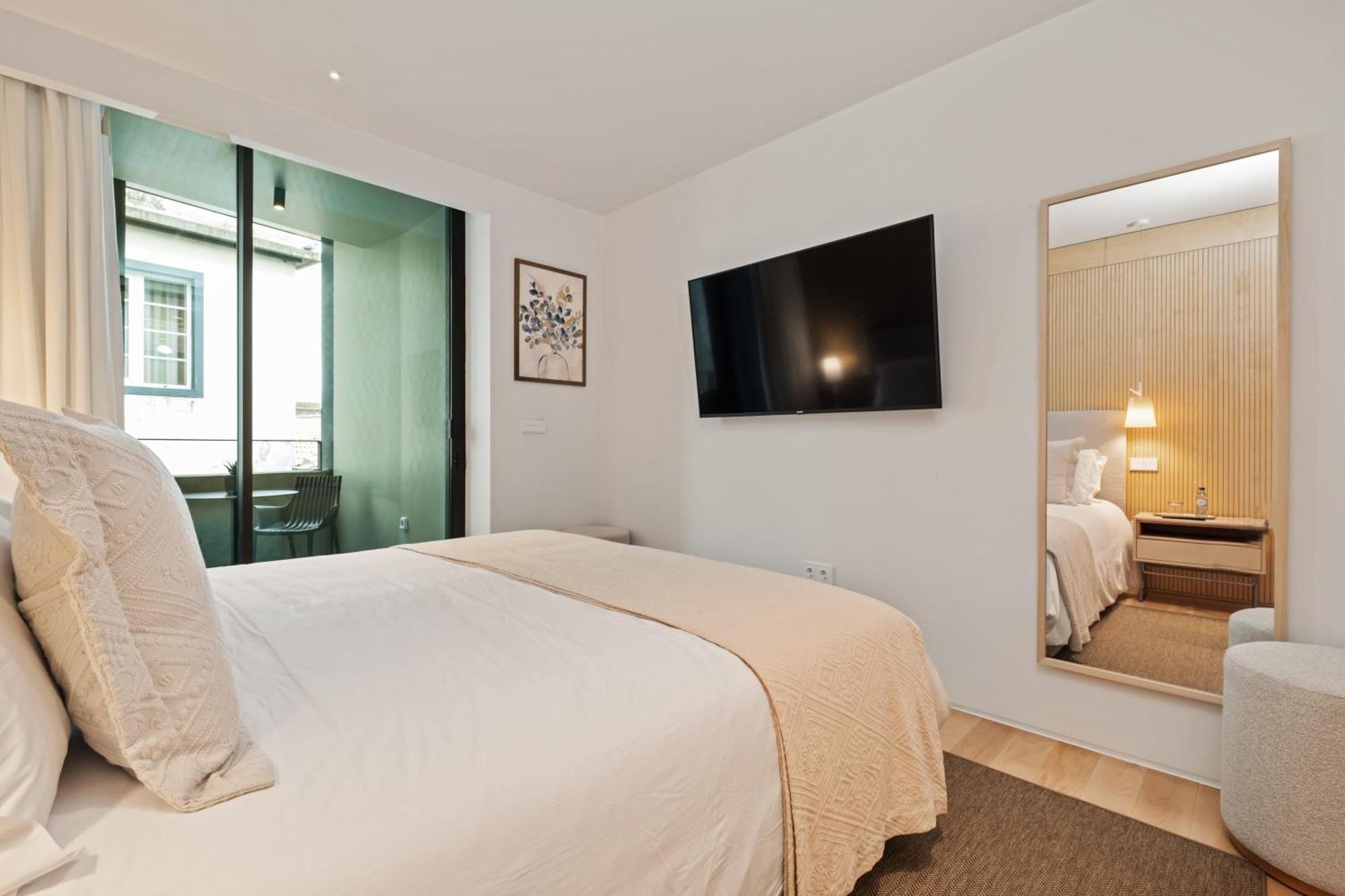 Terrace, Grill & Infinity Pool At Savoy Insular Apartament Funchal (Madeira)